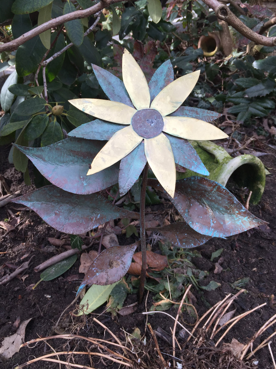Handwerklich gefertigte Blume aus Kupfer und Messing – Fürth Dambach 
